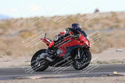 media/Nov-16-2025-Race Pace (Sun) [[8c5fa54630]]/Non Verified Riders (1st 20 Minutes)/5-Turn 15 (110pm)/